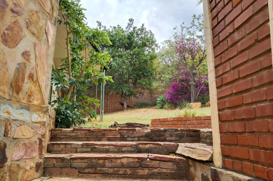6 Bedroom Property for Sale in Hartbeespoort Rural North West